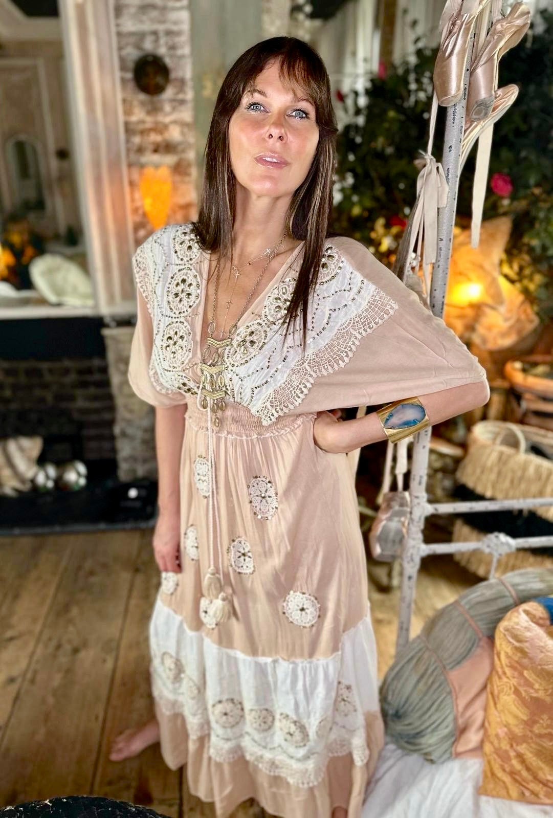 Vestido Mystique color nude