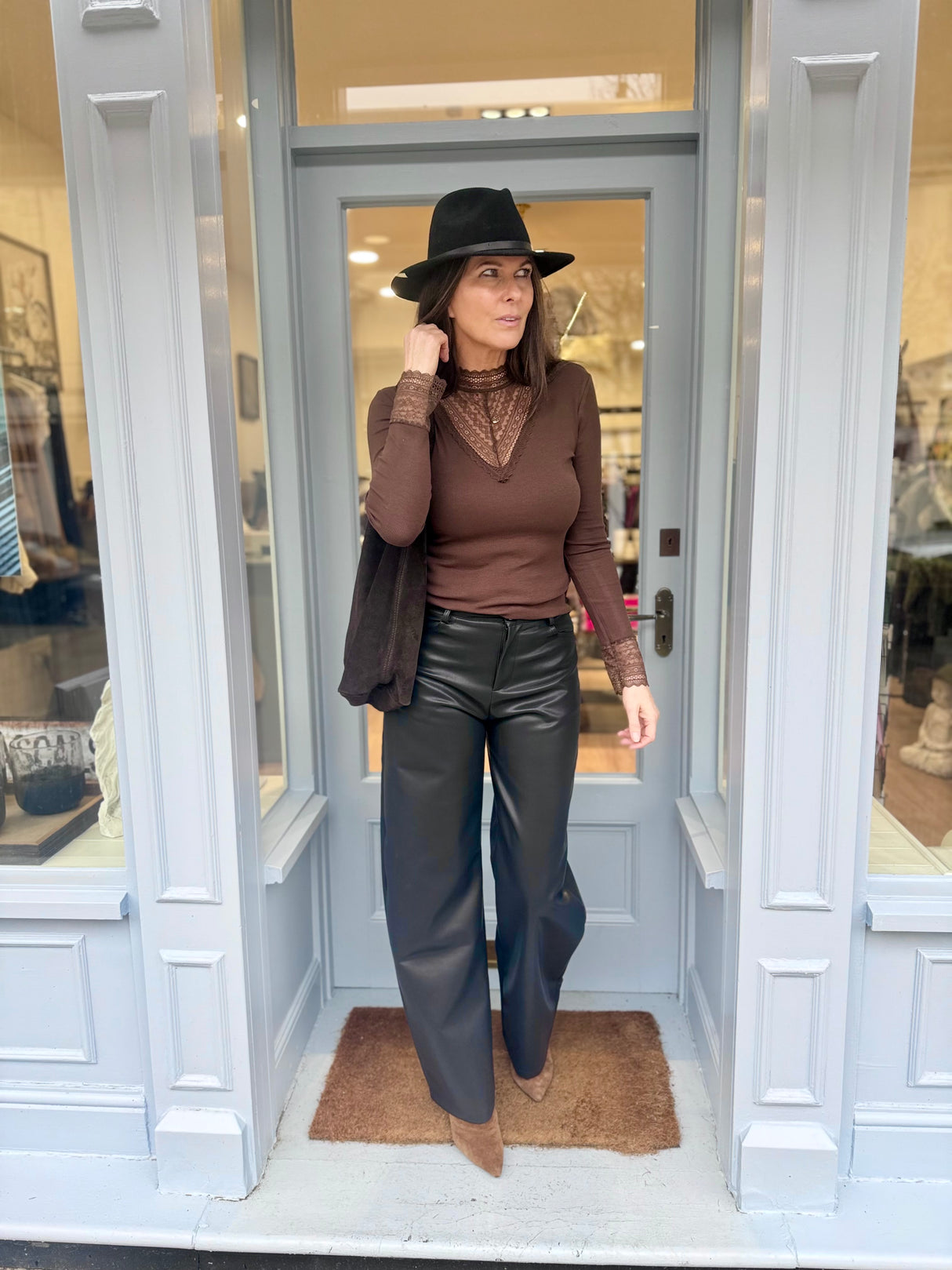 Clare Essential Top With Lace - Chocolate