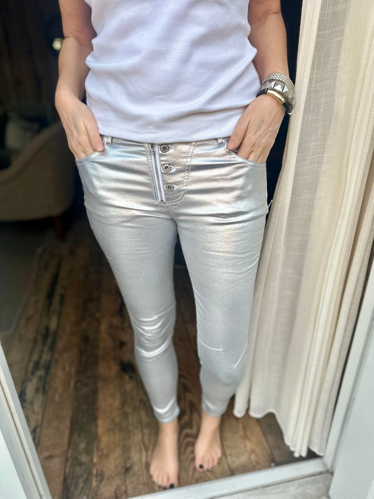 Jean Lux efecto cuero plateado