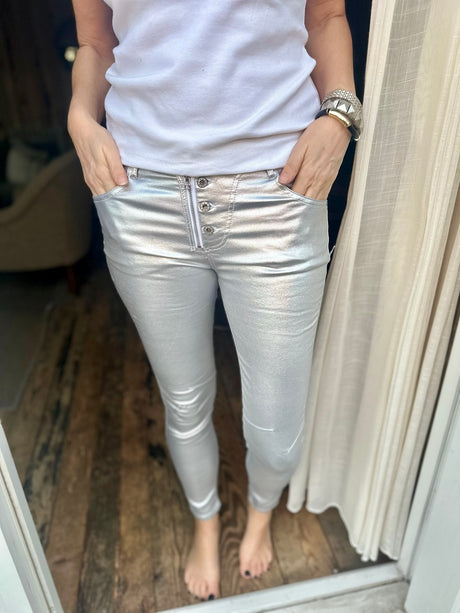 Jean Lux efecto cuero plateado