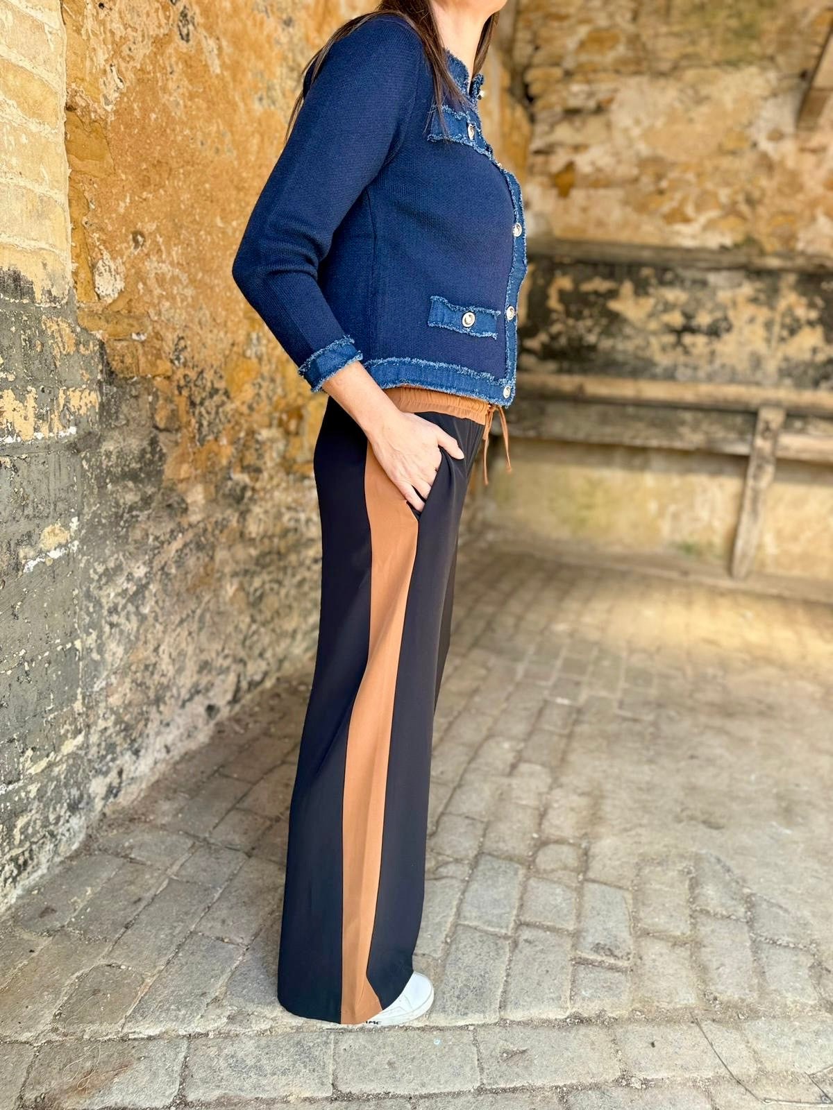 Pantalón Tempest - Negro con raya color tostado