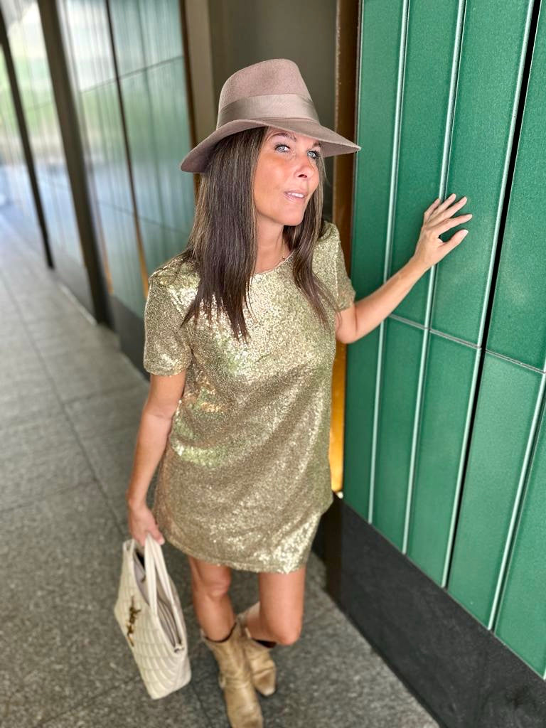 Gold sequin on sale dress outfit