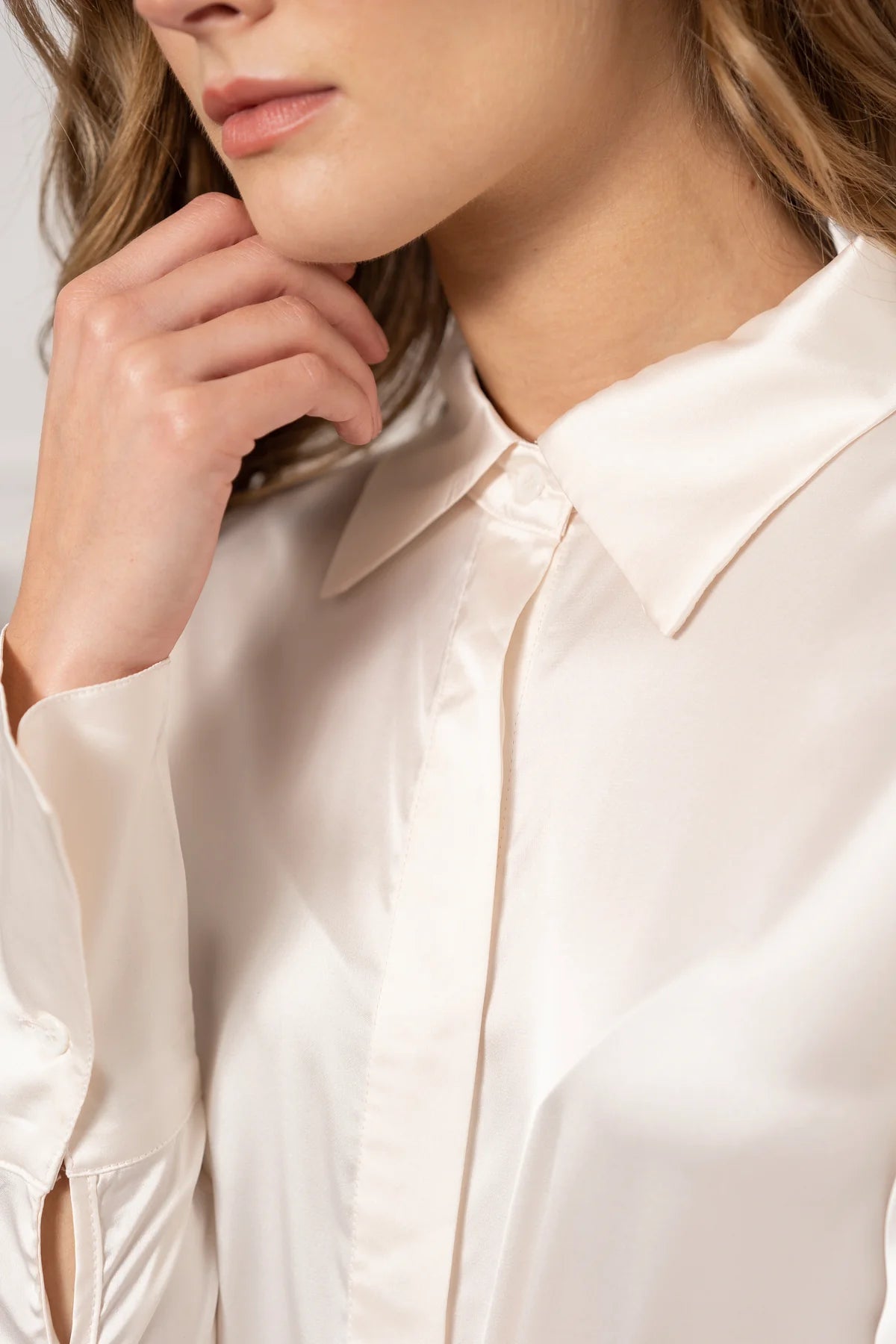 Camisa de satén Camille color piel