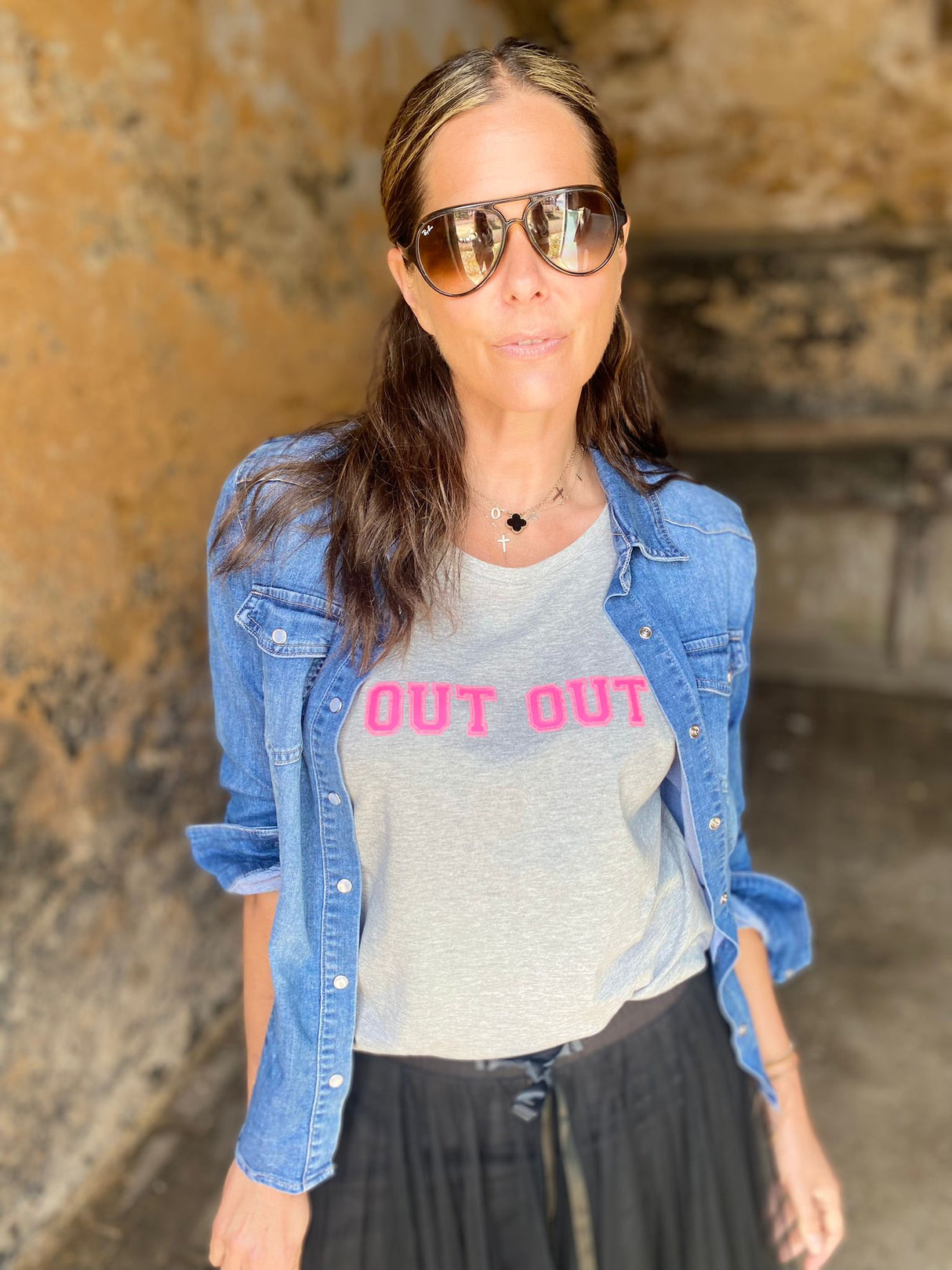 Camiseta Out Out gris/rosa neón