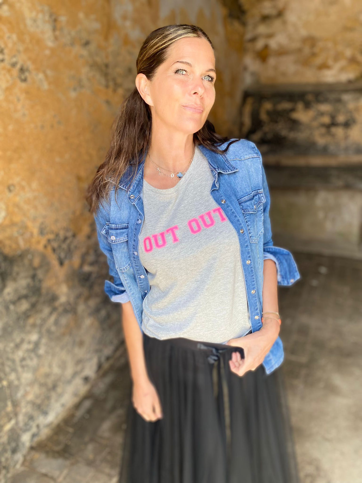 Camiseta Out Out gris/rosa neón