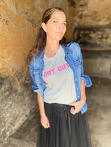 Camiseta Out Out gris/rosa neón