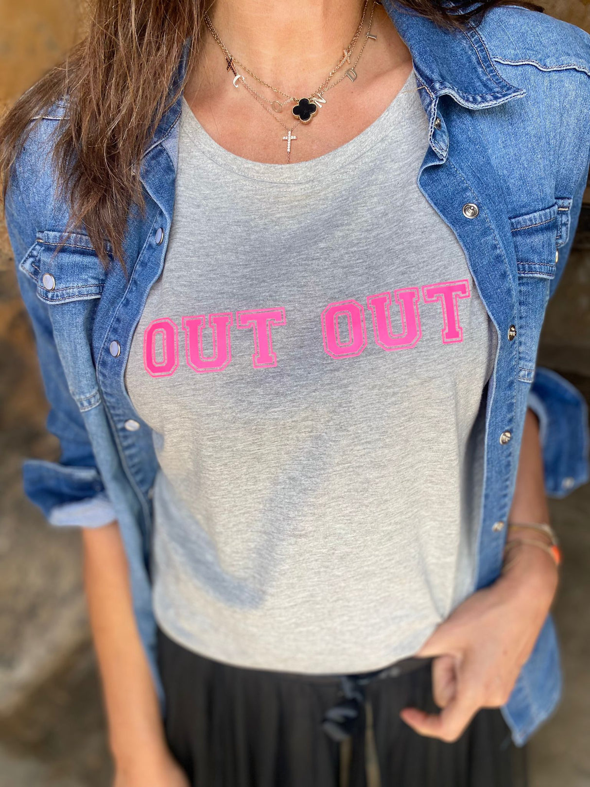 Camiseta Out Out gris/rosa neón