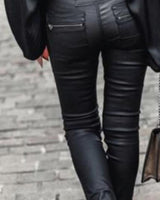 Jean Lux efecto cuero negro