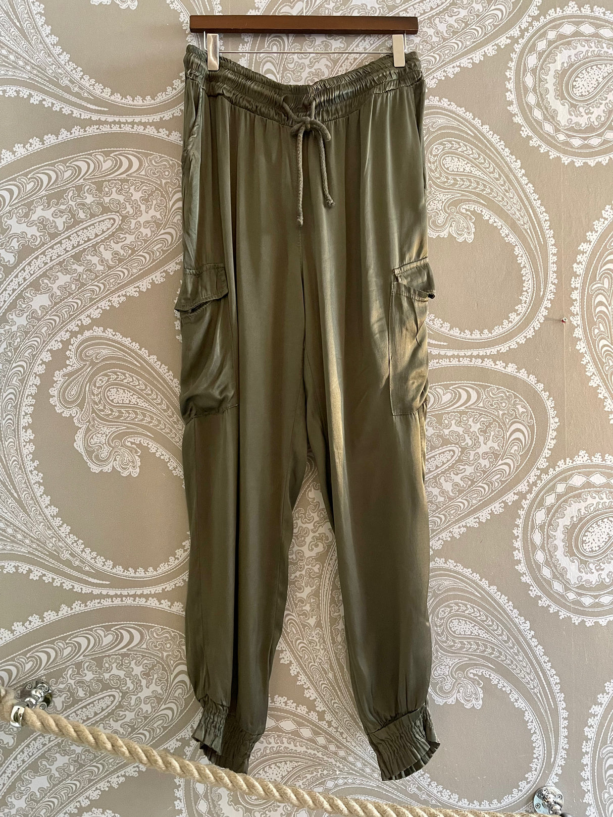Mi jogger favorito en color oliva