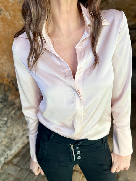 Camisa de satén color rubor Camille