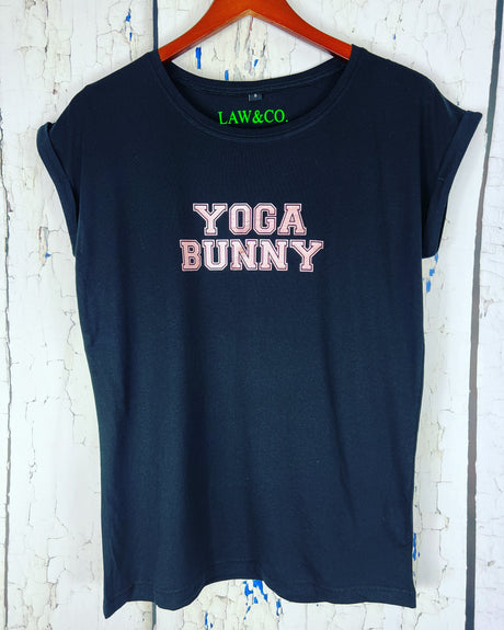 Camiseta de yoga con conejito en color negro y rosa metalizado