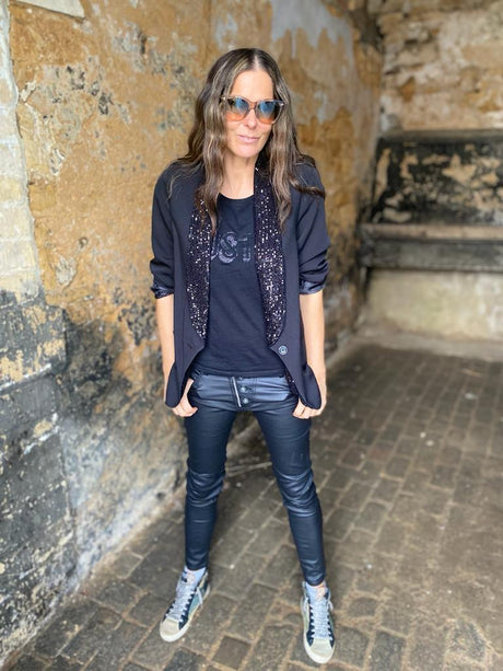 Jean Lux efecto cuero negro